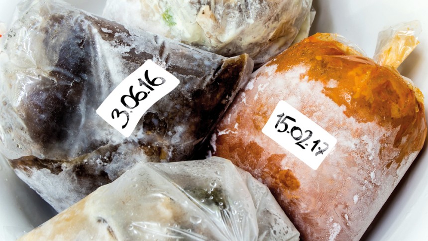 Pegatina for Sale con la obra «Paquete de etiquetas de fecha de consumo  preferente para frigorífico y congelador» de notsweettea